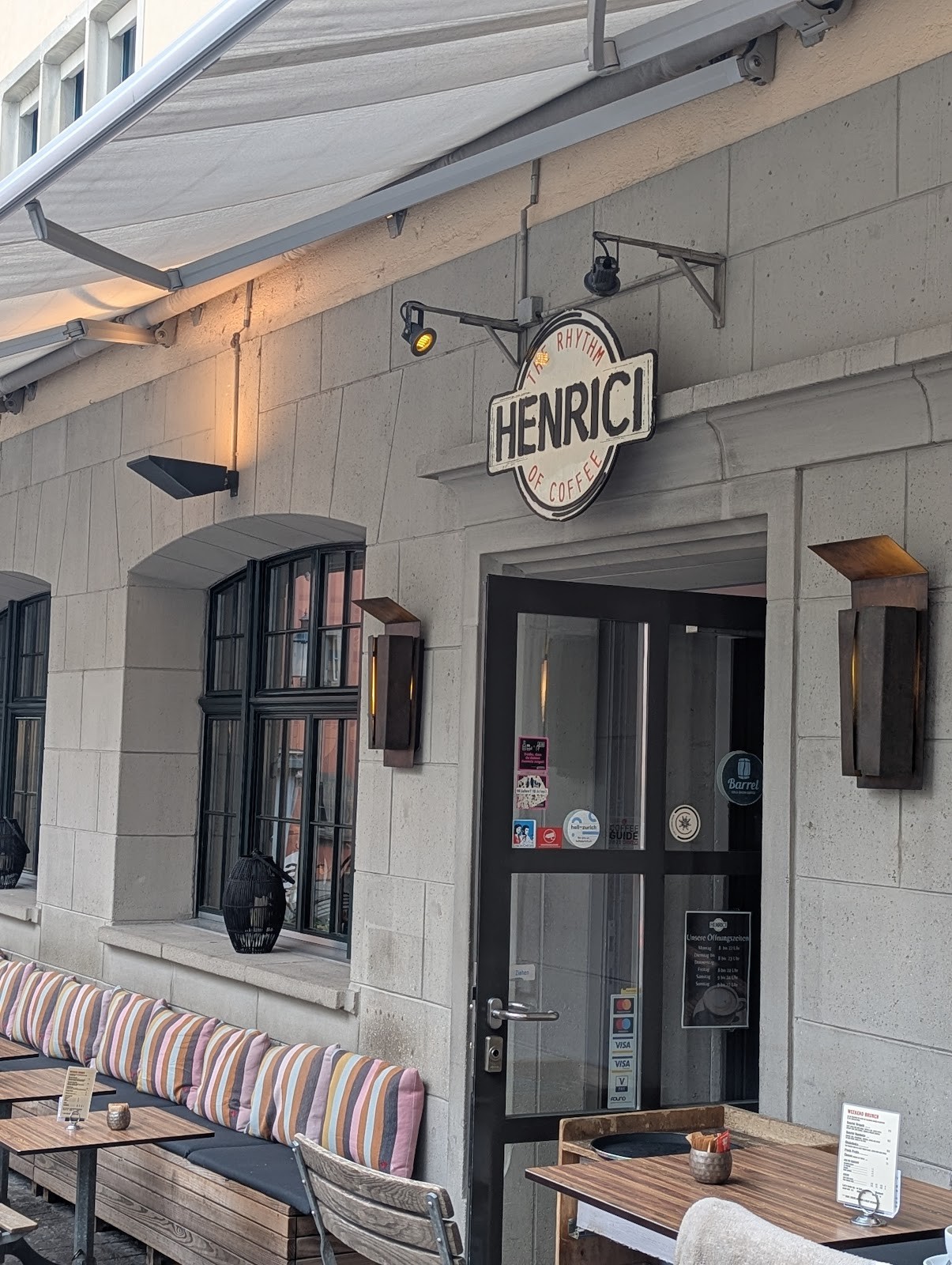 Café Henrici: the place