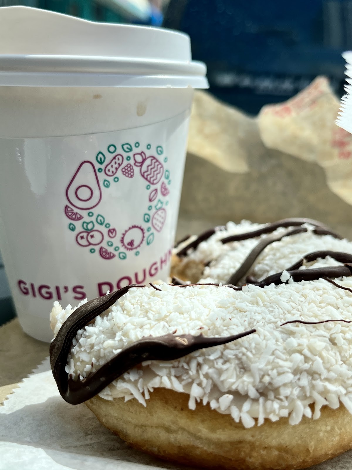 Gigi's Doughnuts: food & drinks