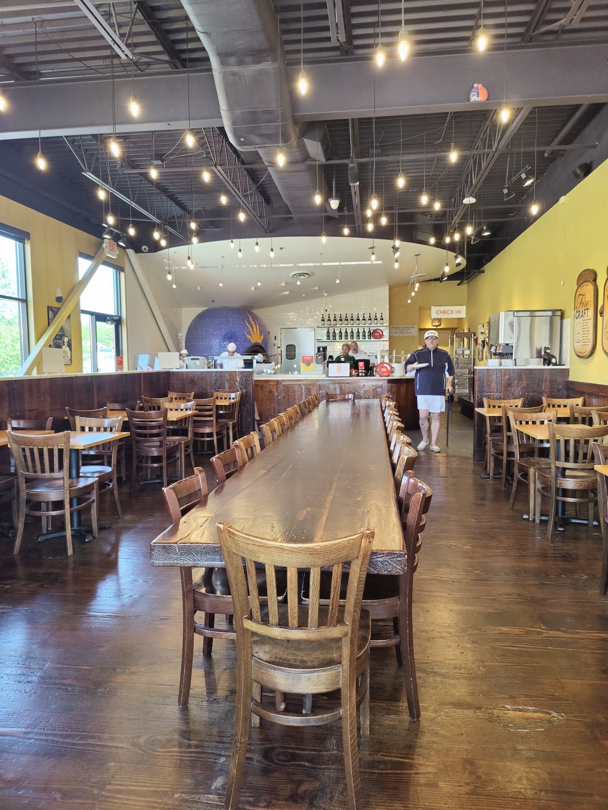 Punch Pizza Lake Street: the place