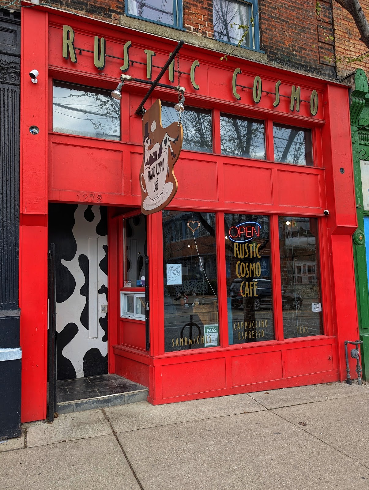 Rustic Cosmo Cafe: the place