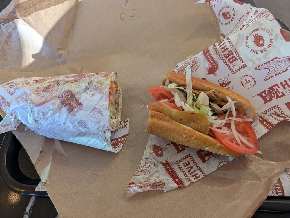 The BE Hive Deli & Market: food & drinks