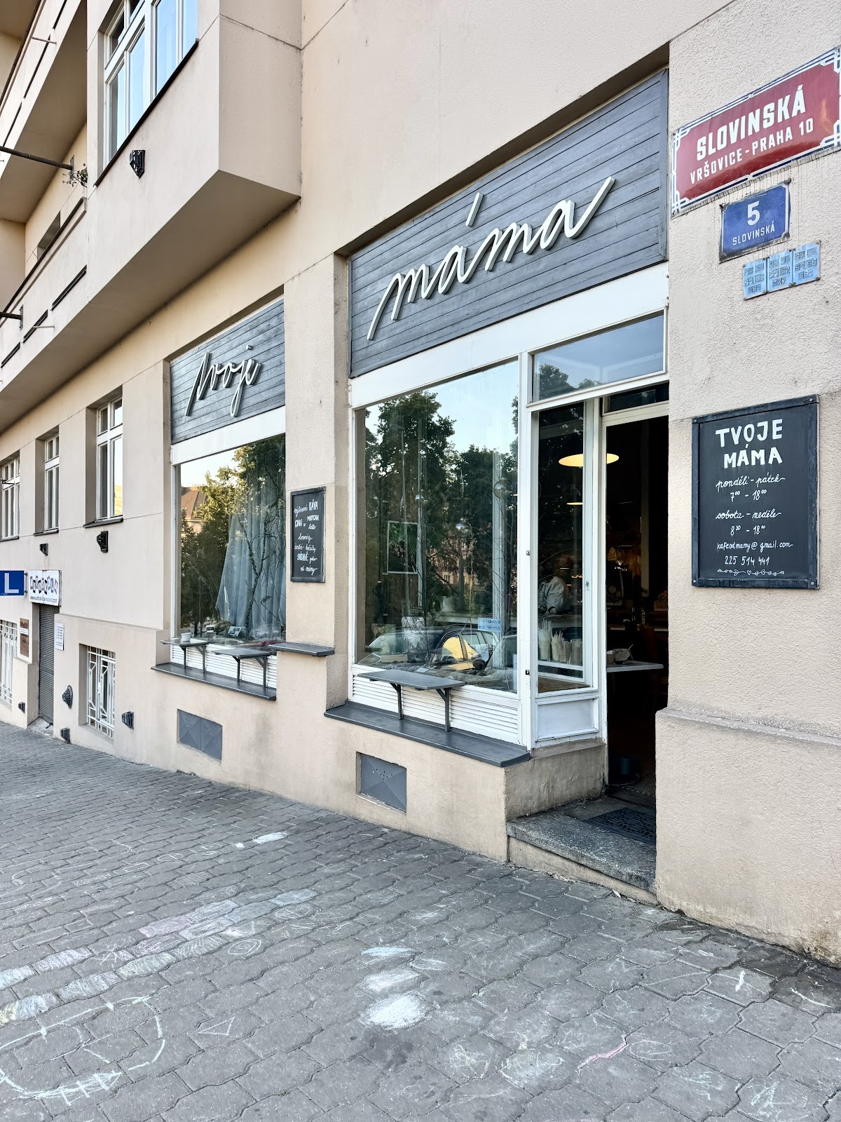 Tvoje máma: the place