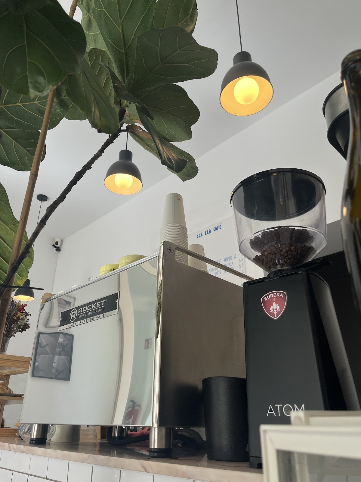 Ele Ela Café: the place