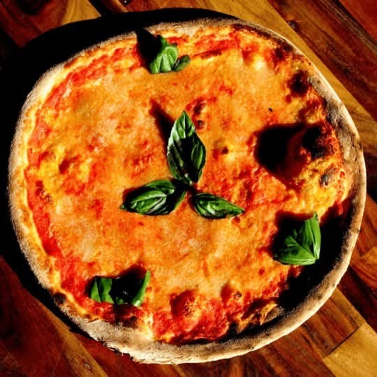 Flying Saucer Vegan Pizza: food & drinks