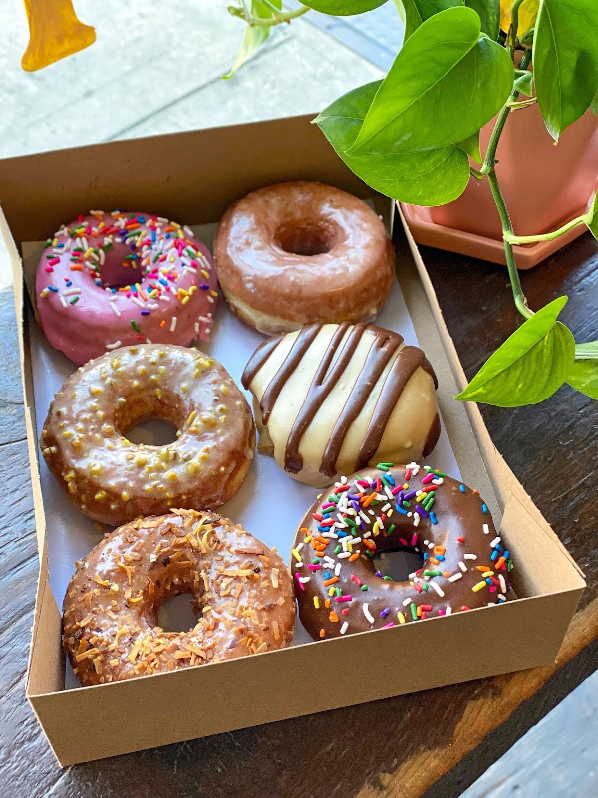 Dun-Well Doughnuts: food & drinks