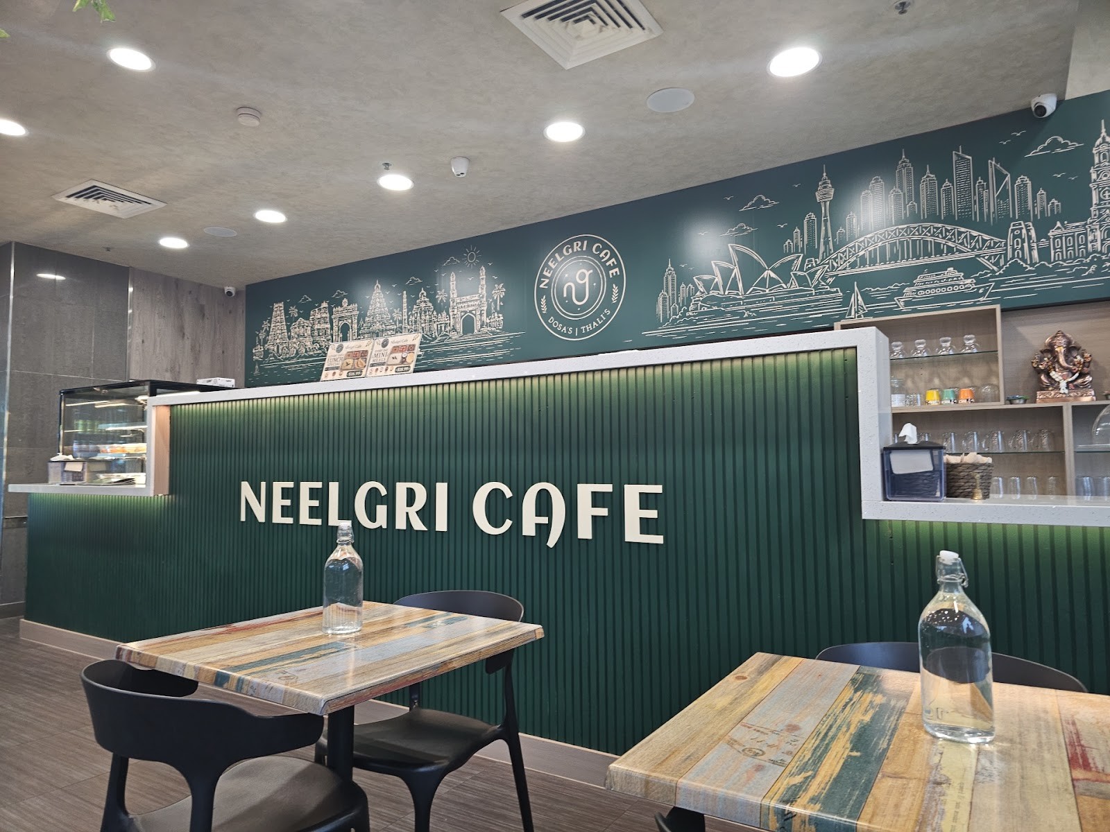 Neelgri Cafe Vegetarian & Vegan: the place