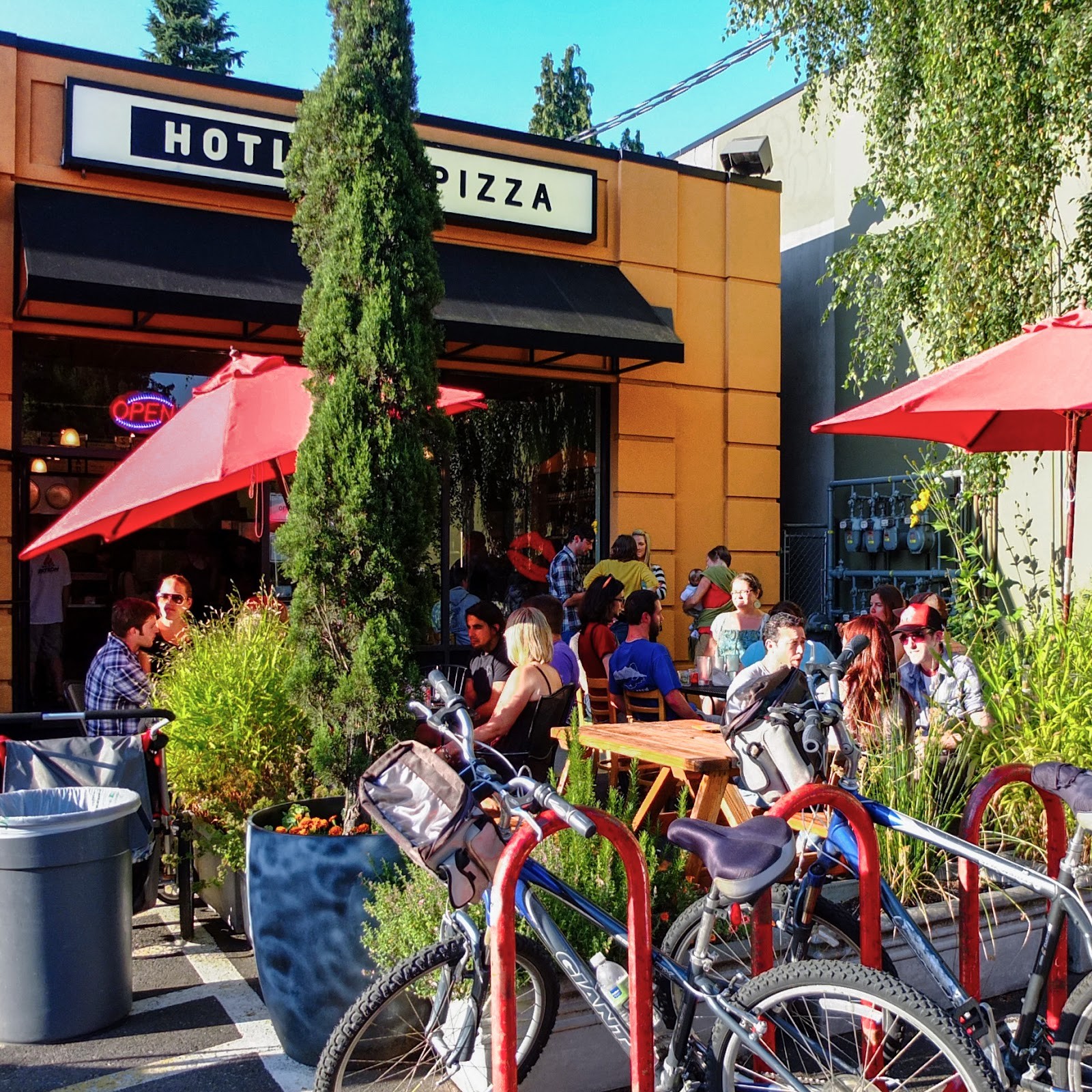 HOTLIPS Pizza - Hawthorne: the place