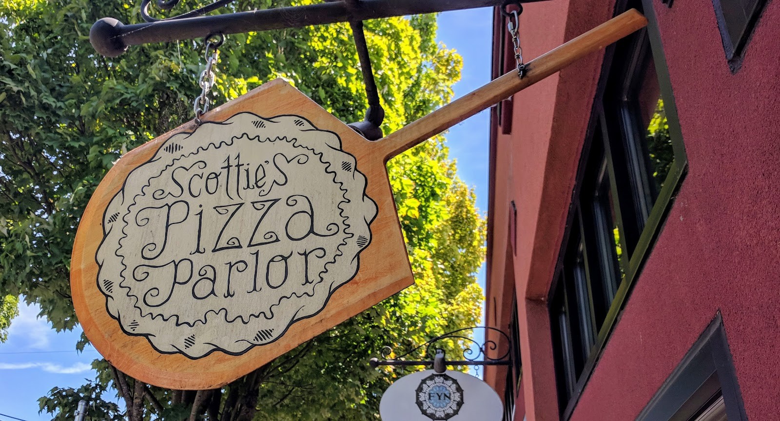 Scottie's Pizza Parlor SE: the place