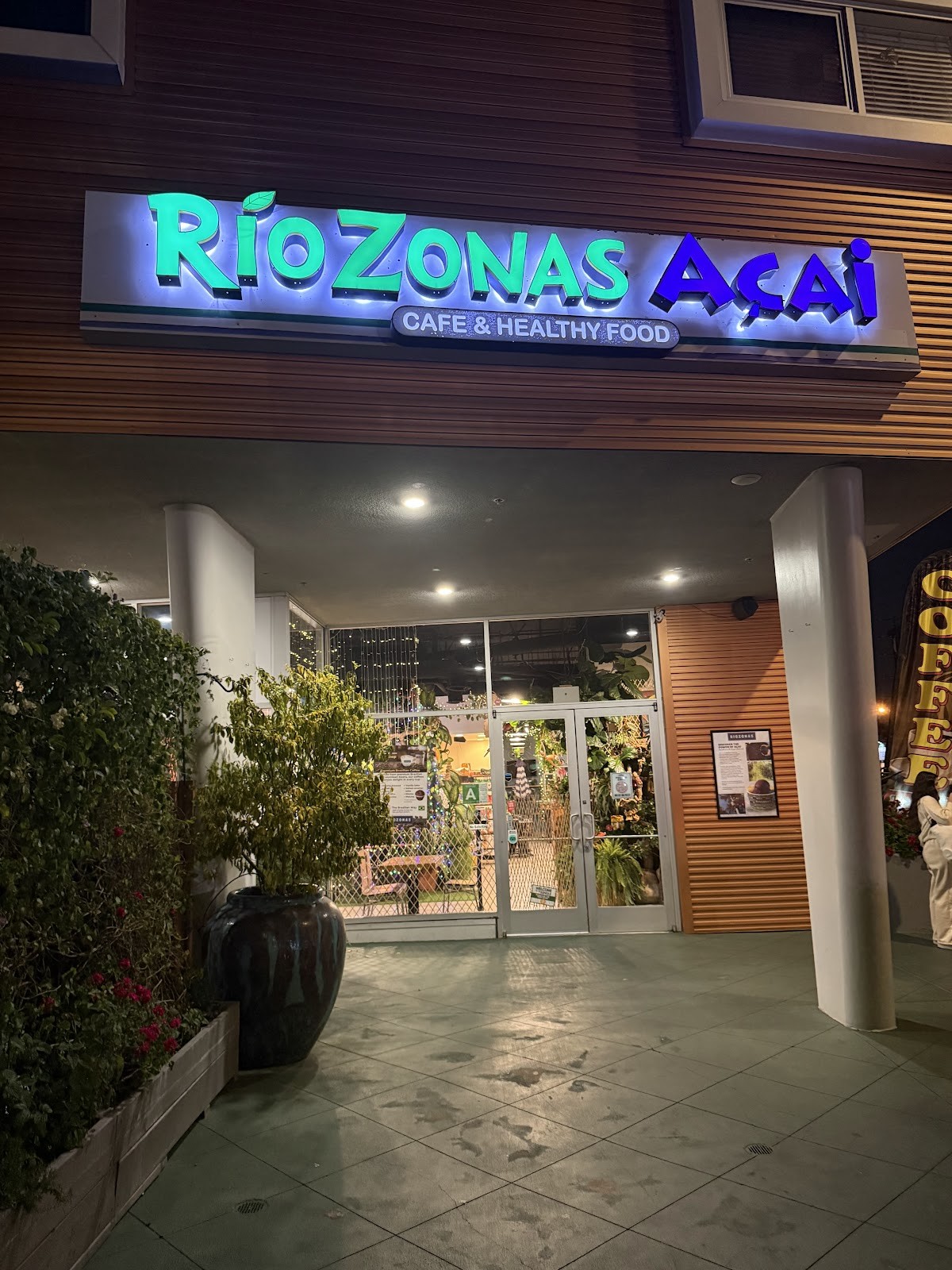 RioZonas Açaí North Hollywood: the place