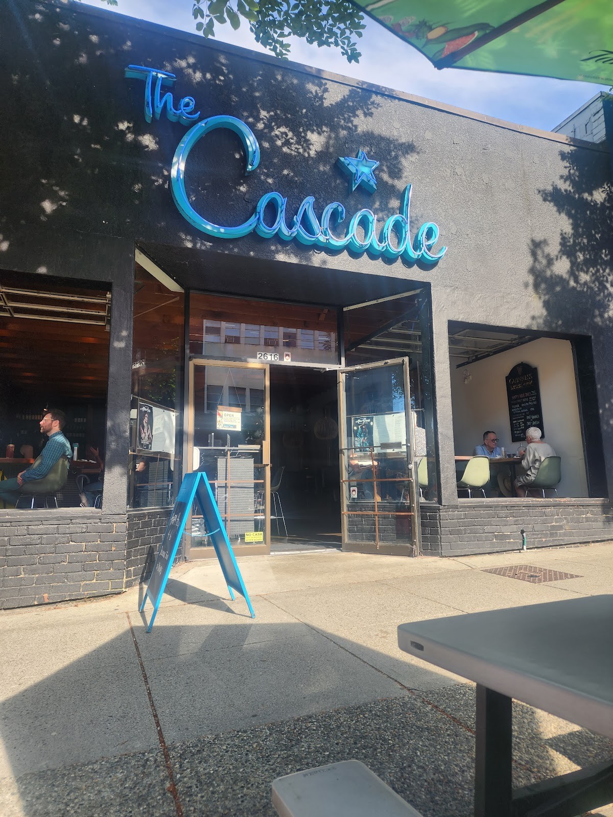 The Cascade Room: the place