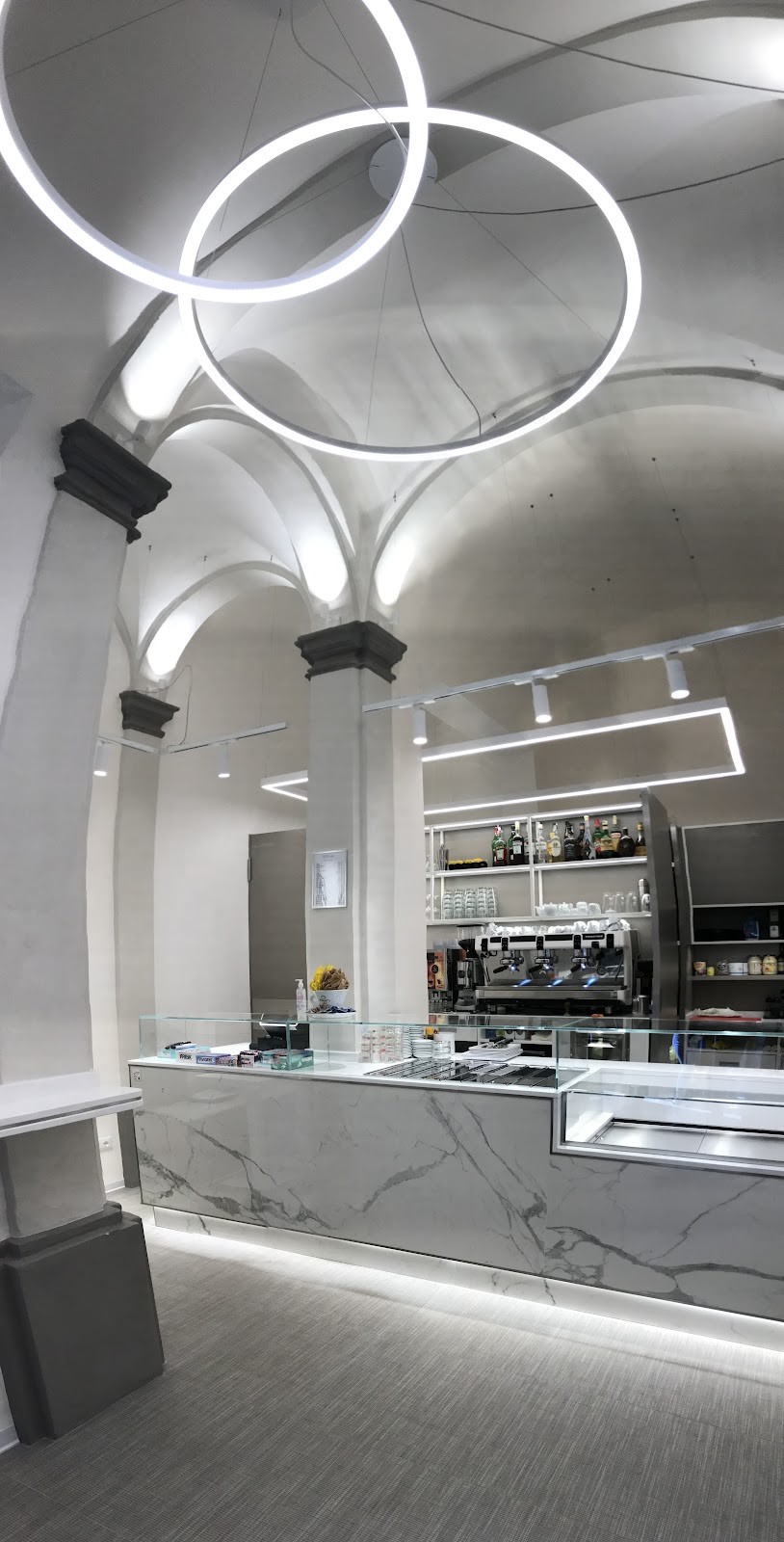 Regis Cafe': the place