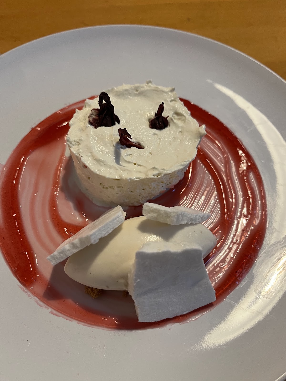 Tonka Restaurant: food & drinks