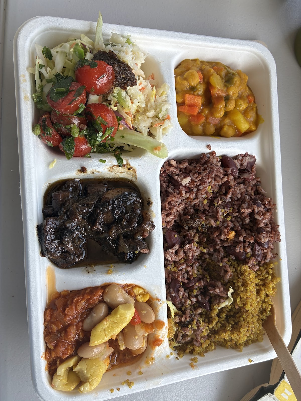All Nations Vegan House: food & drinks