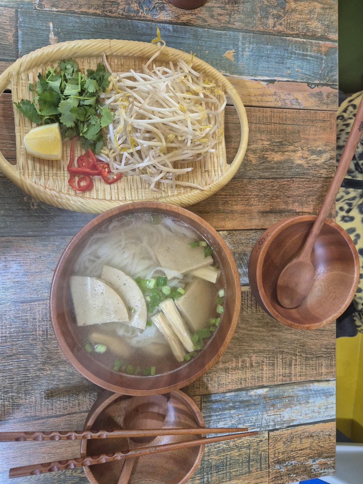 Ngoc Hoan Cafe: food & drinks