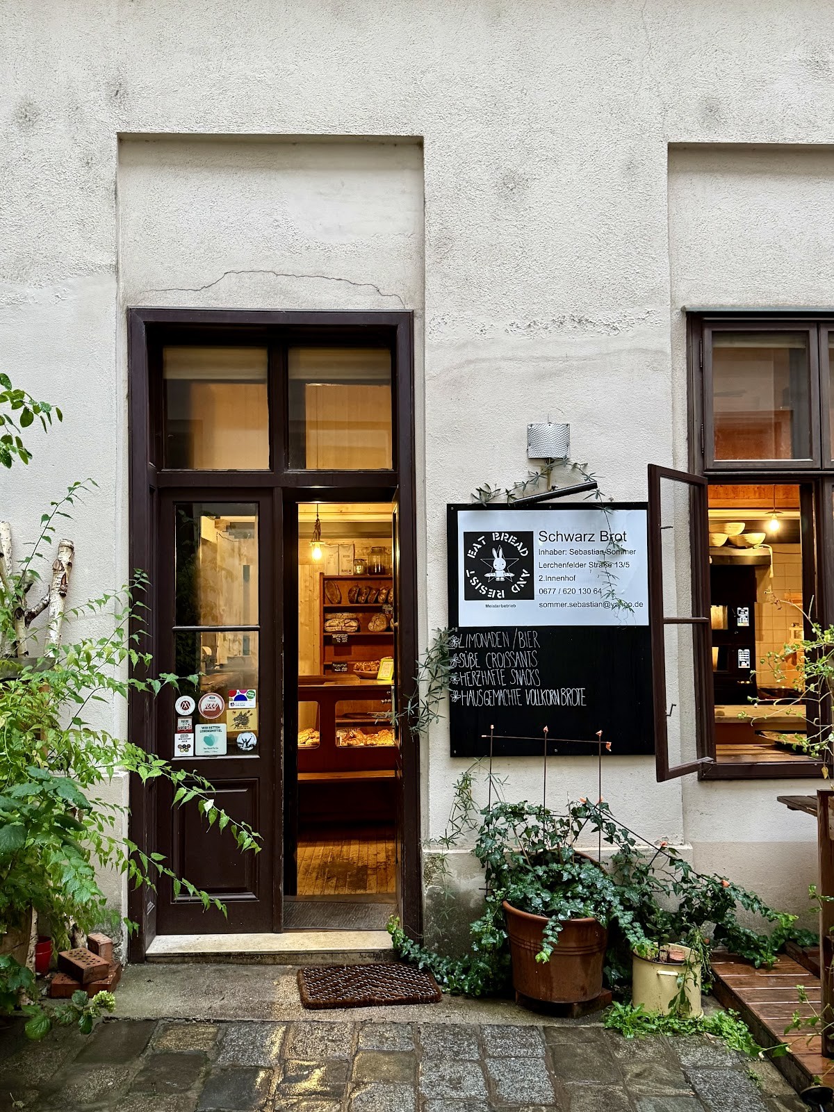 Baeckerei Schwarzbrot: the place