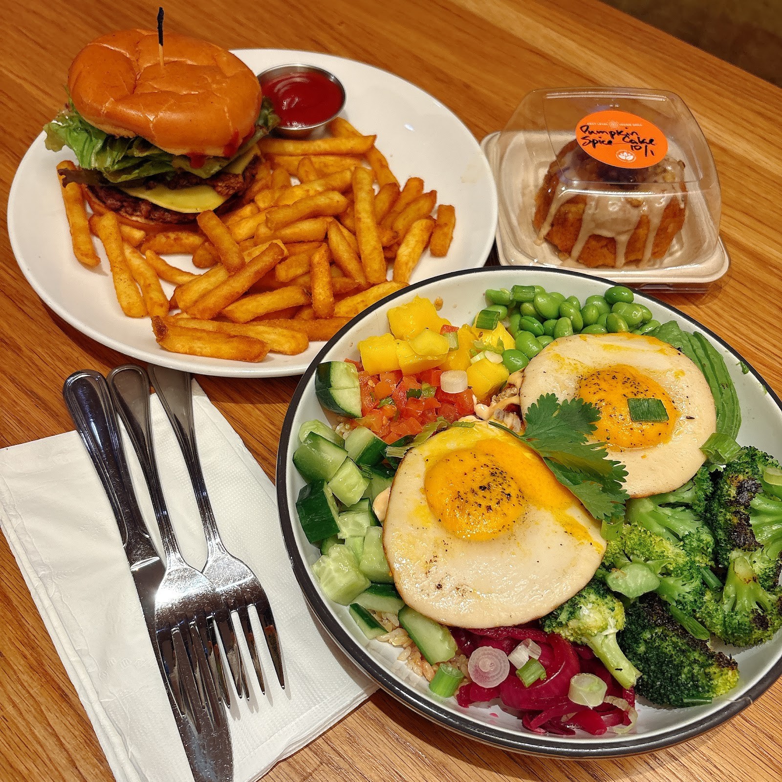 Next Level Veggie Grill: food & drinks