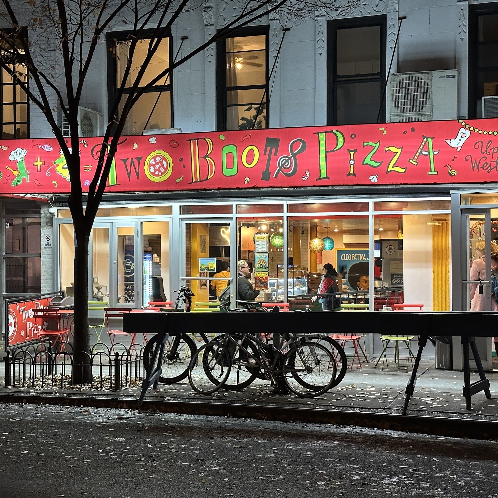 Two Boots Pizza Upper West Side: the place