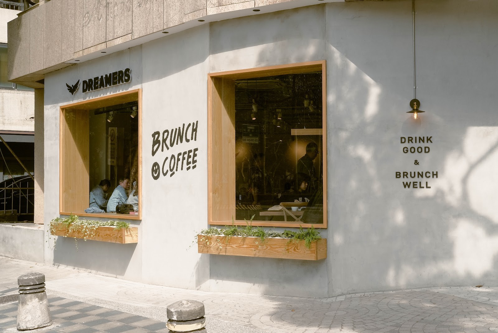 DREAMERS COFFEE ROASTERS 仁愛店: the place