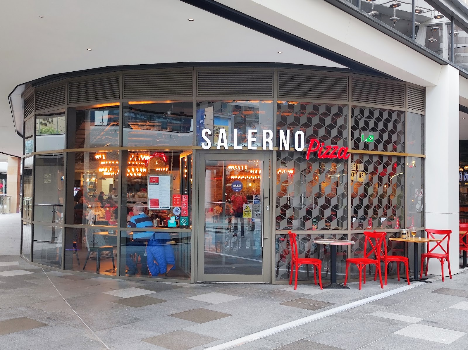 Salerno Pizza: the place