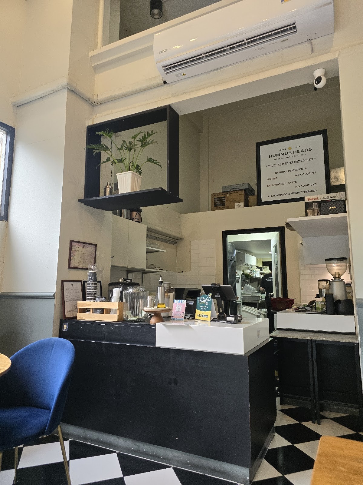Hummus Heads Bakery Cafe: the place