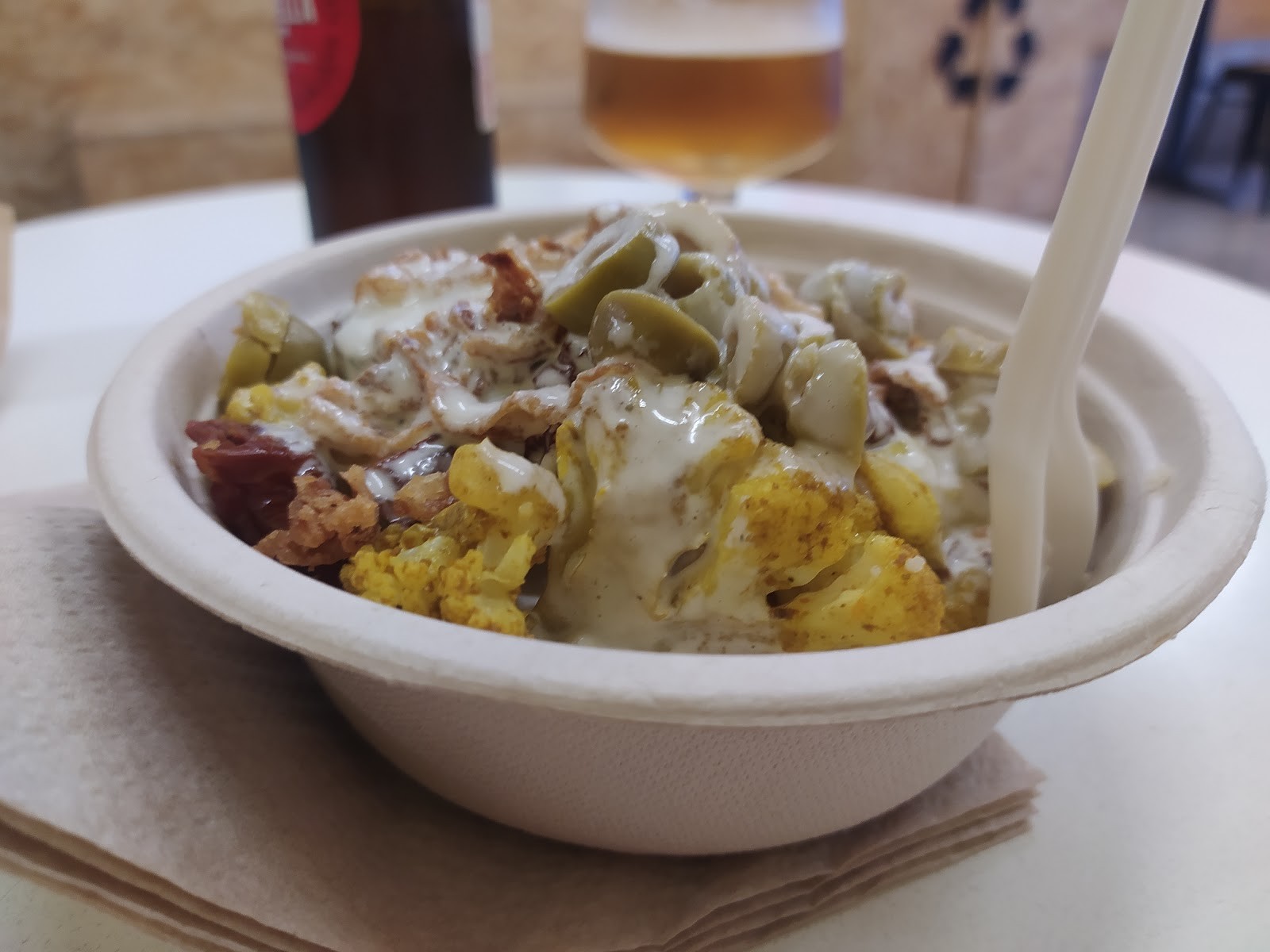 Falafel Pedralbes: food & drinks