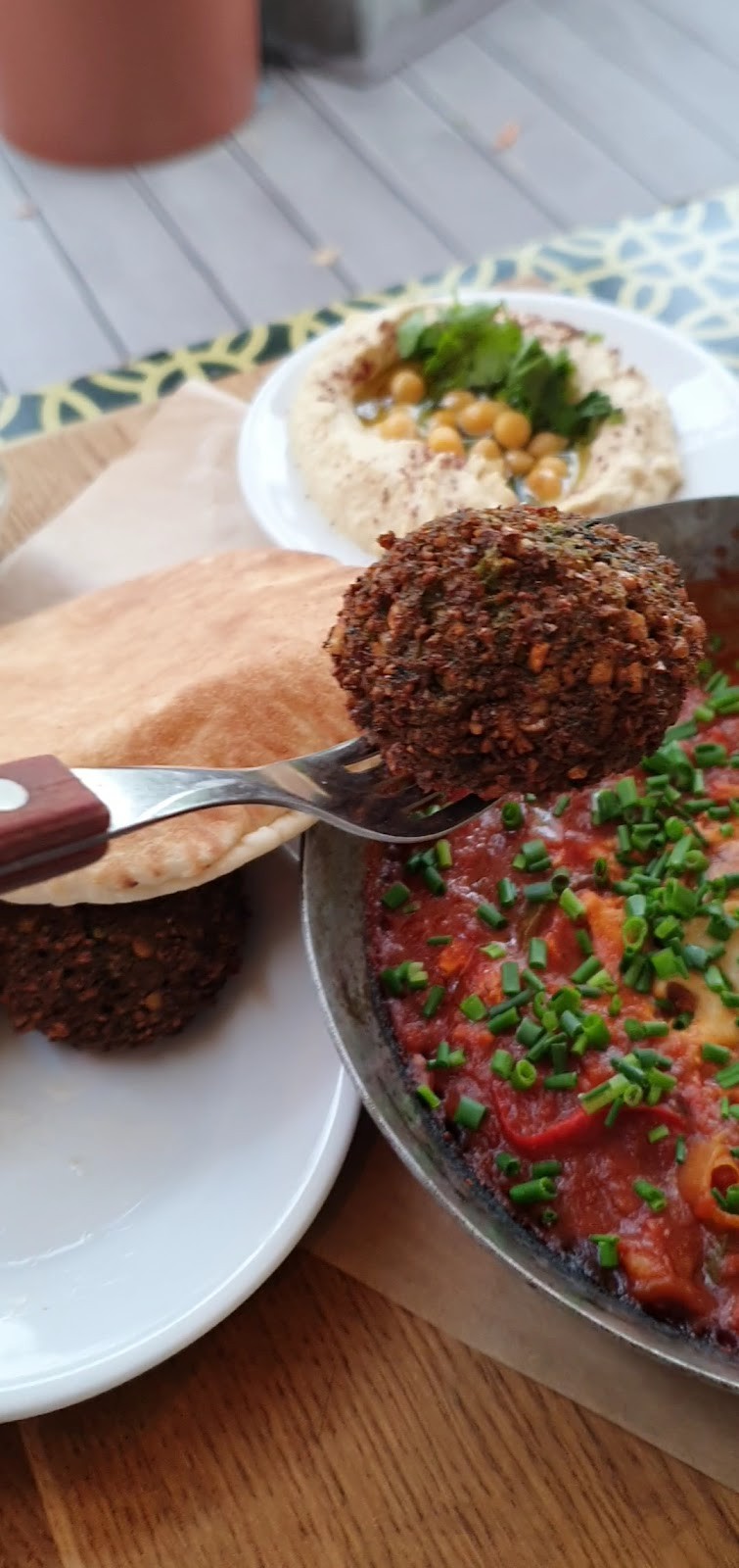 SHUK mezze & bar: food & drinks