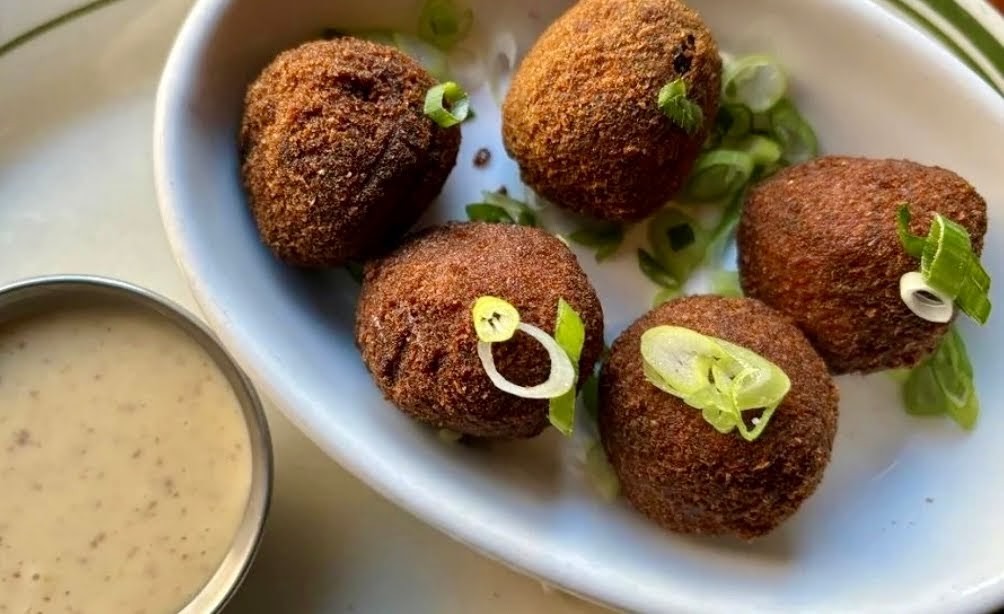 Khyber Pass Pub: food & drinks
