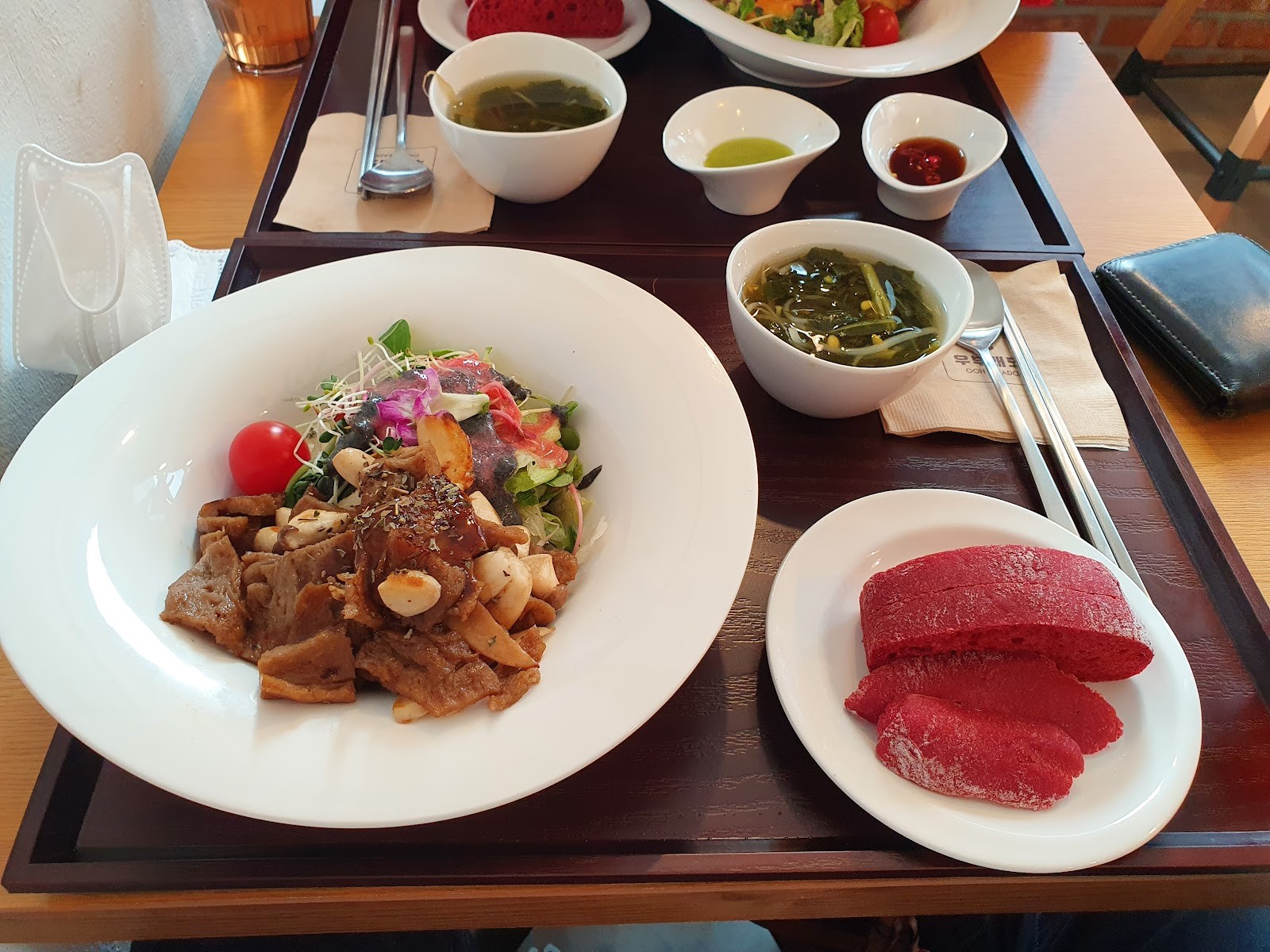 Ooh Breado: food & drinks