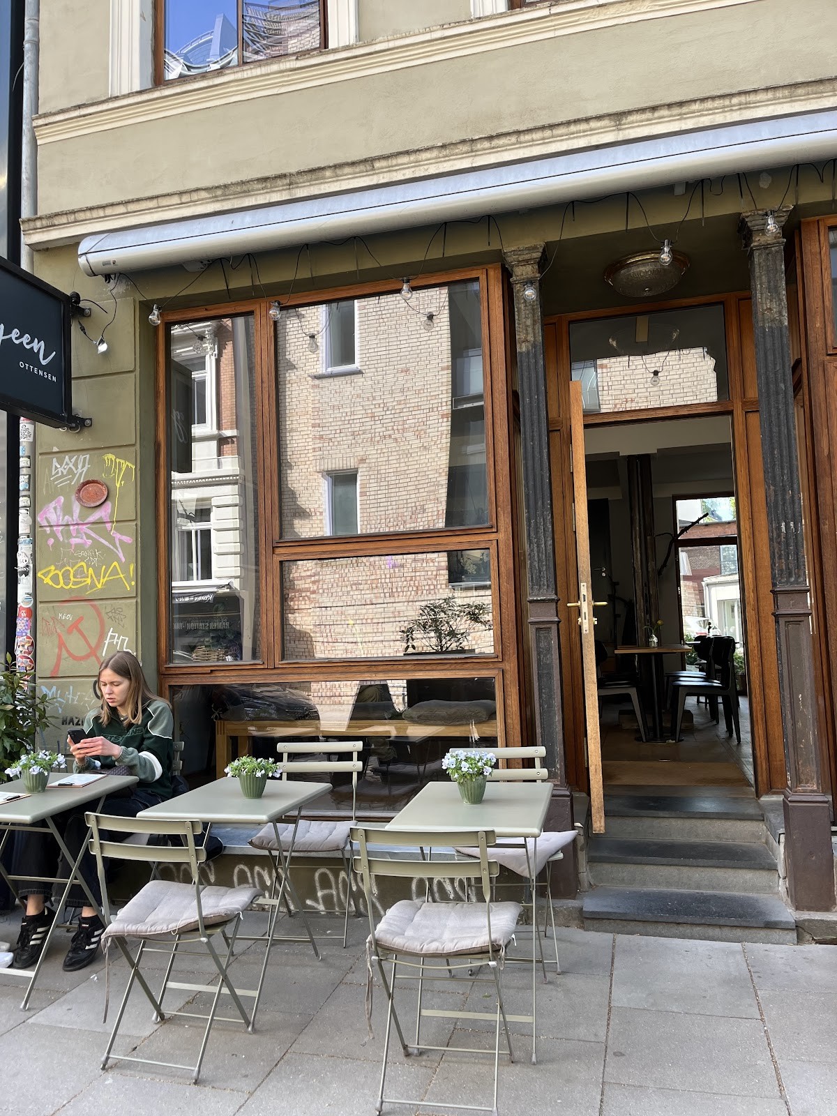 Geen Café: the place