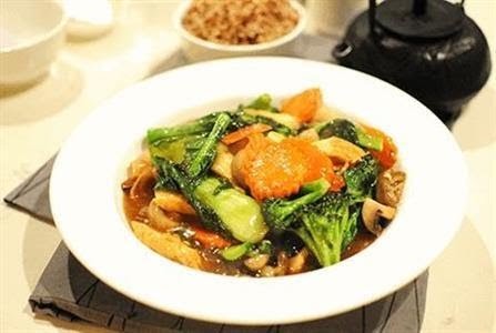 Araya's Place: food & drinks