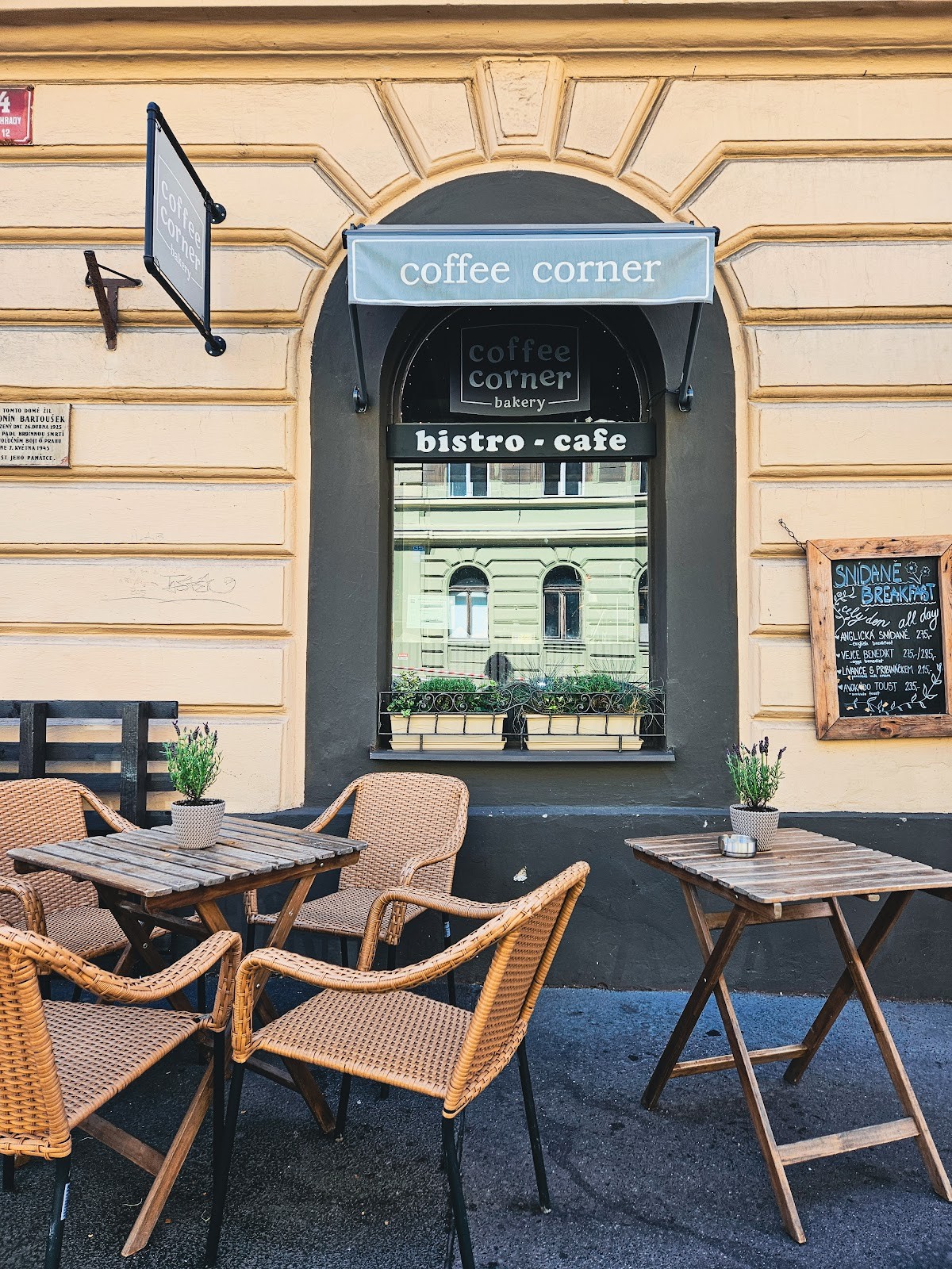coffee corner bakery: the place