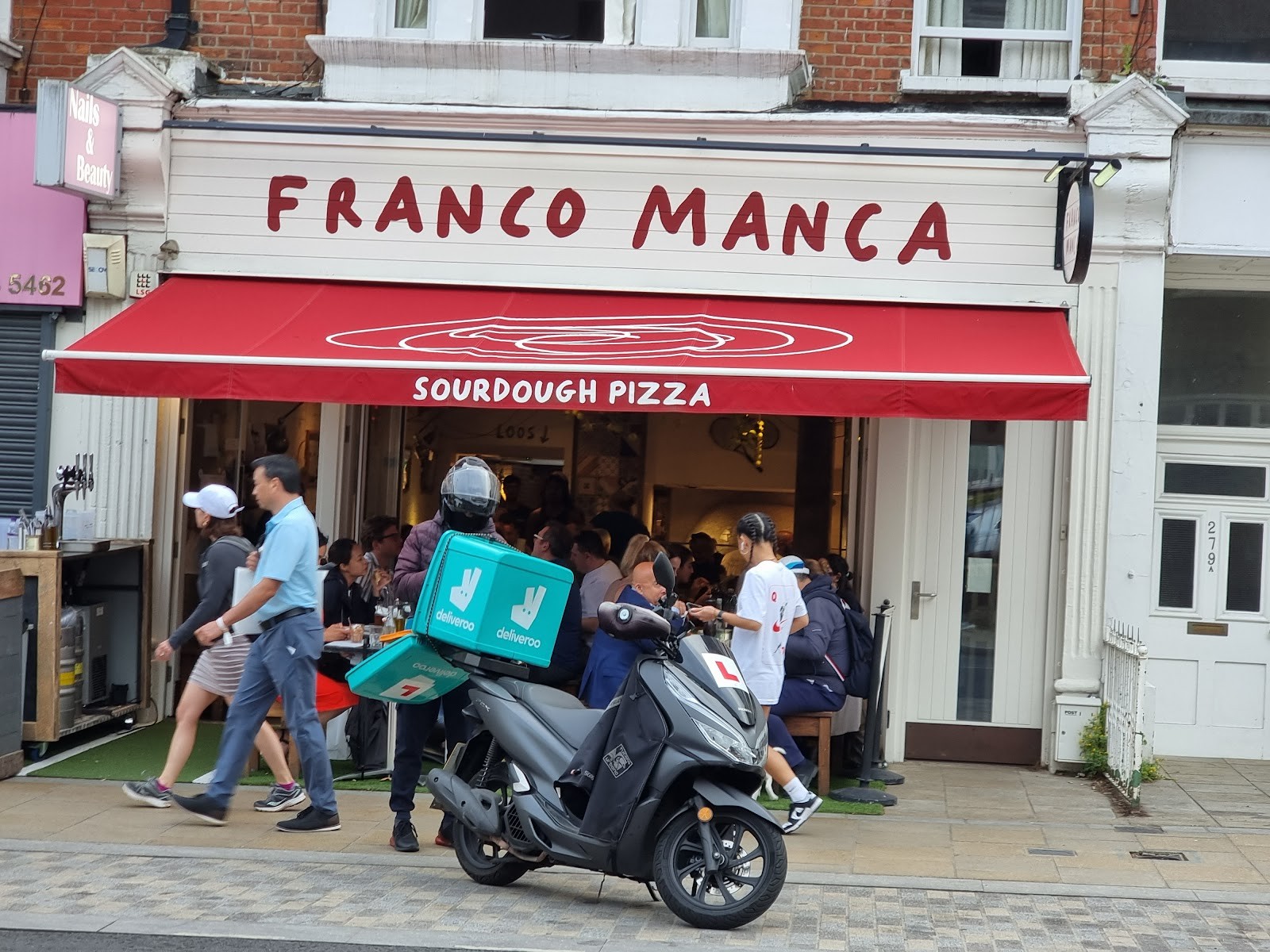 Franco Manca Southfields: the place