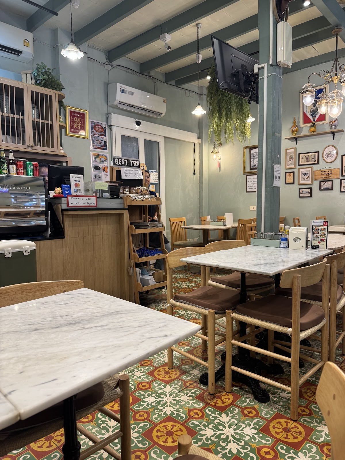 Home Cafe Tha Tian: the place