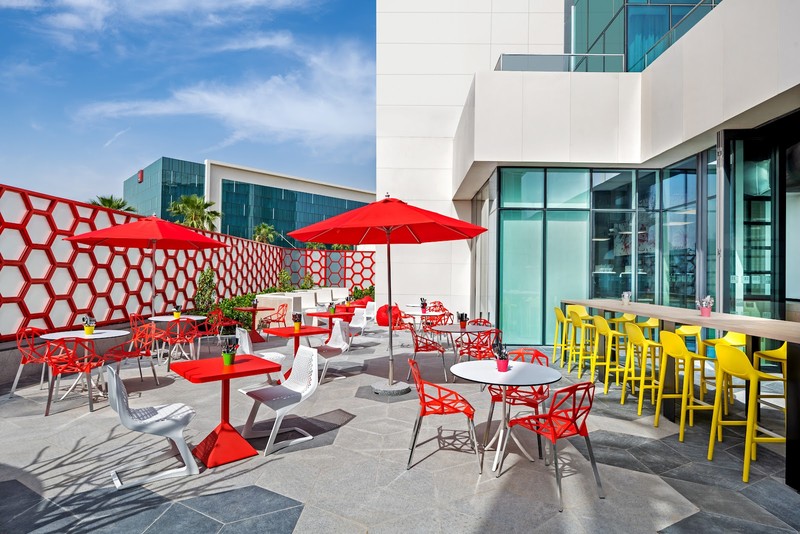 Oui Sports Bar + Terrace: photo