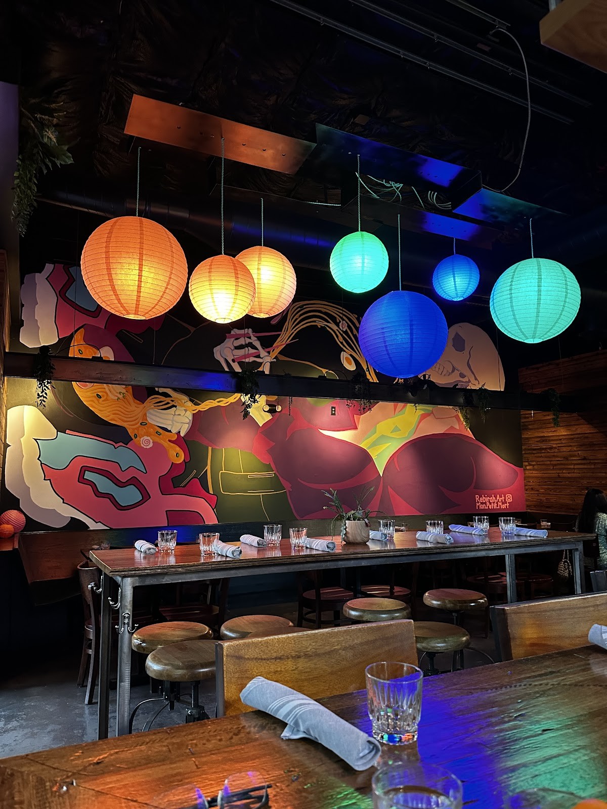 Glo Noodle House: the place