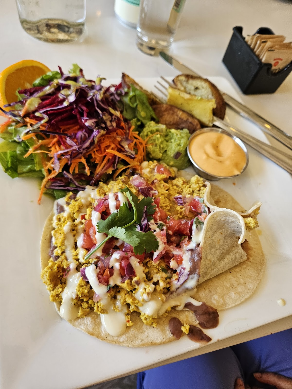 Aux Vivres Westmount: food & drinks