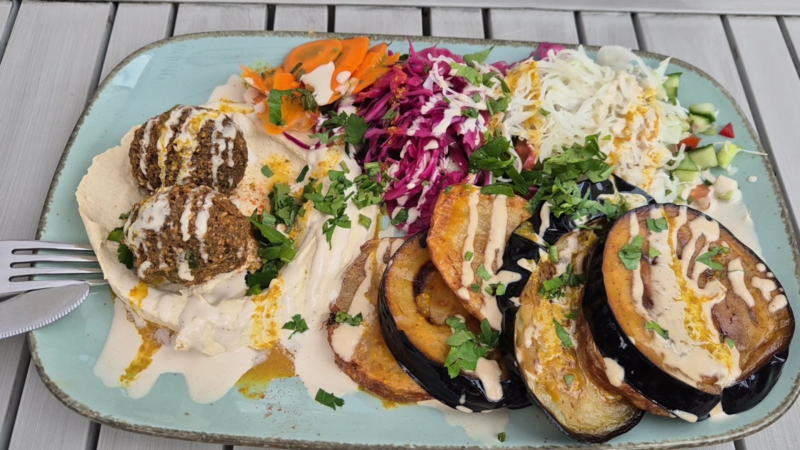 Hummus Küch': food & drinks