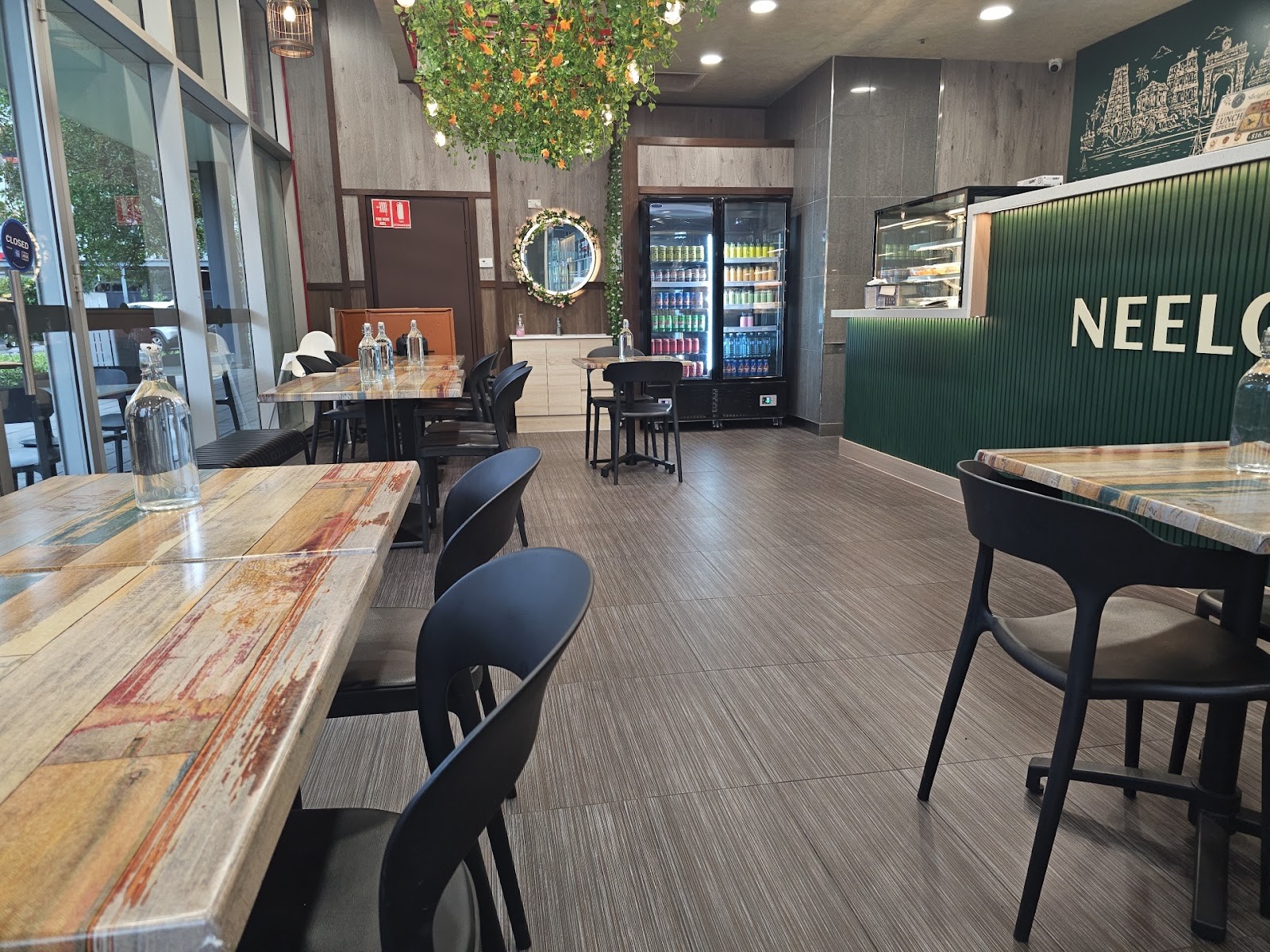 Neelgri Cafe Vegetarian & Vegan: the place