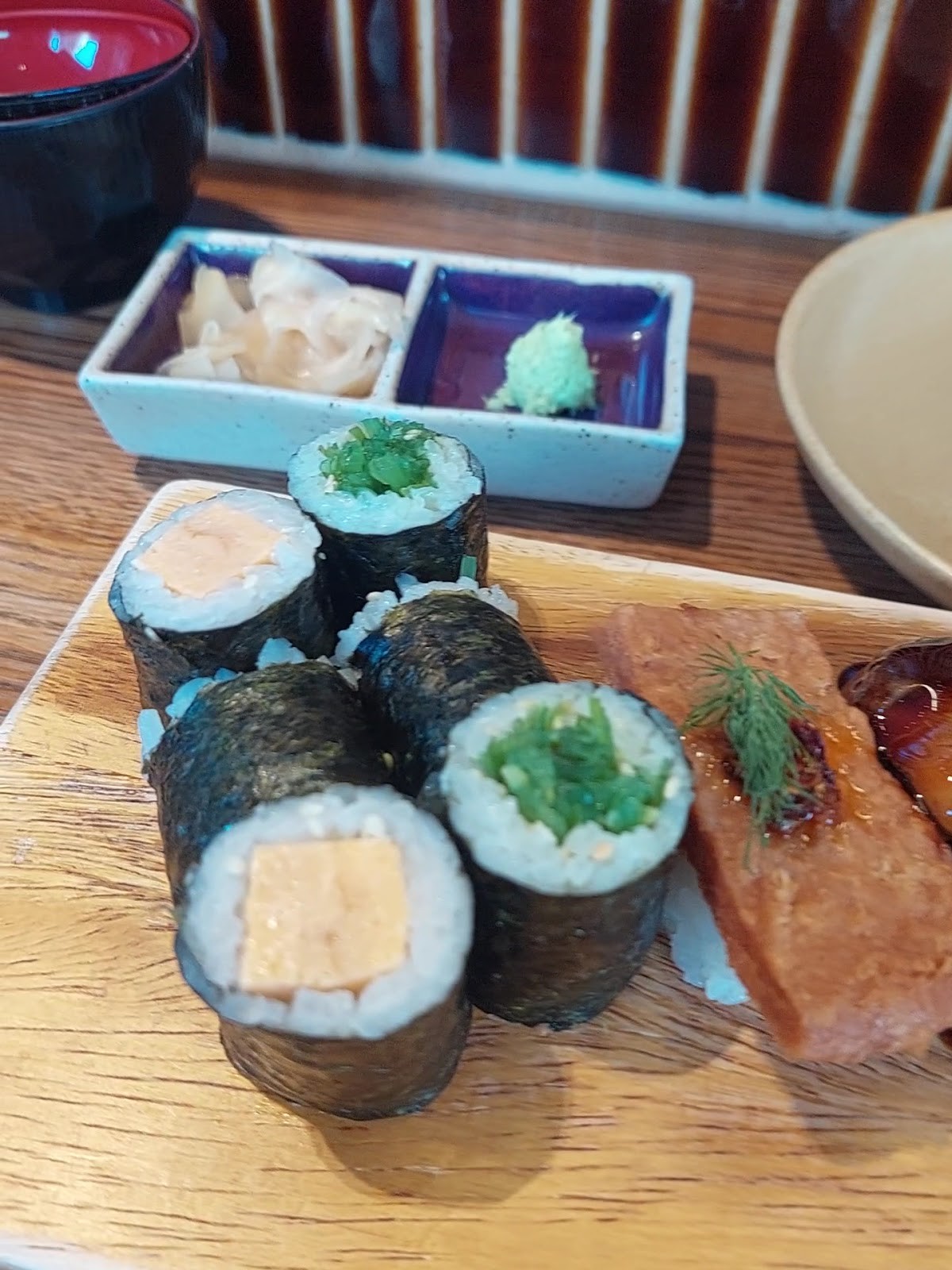 WAKI WAKI Vegetarian & Vegan Sushi: food & drinks