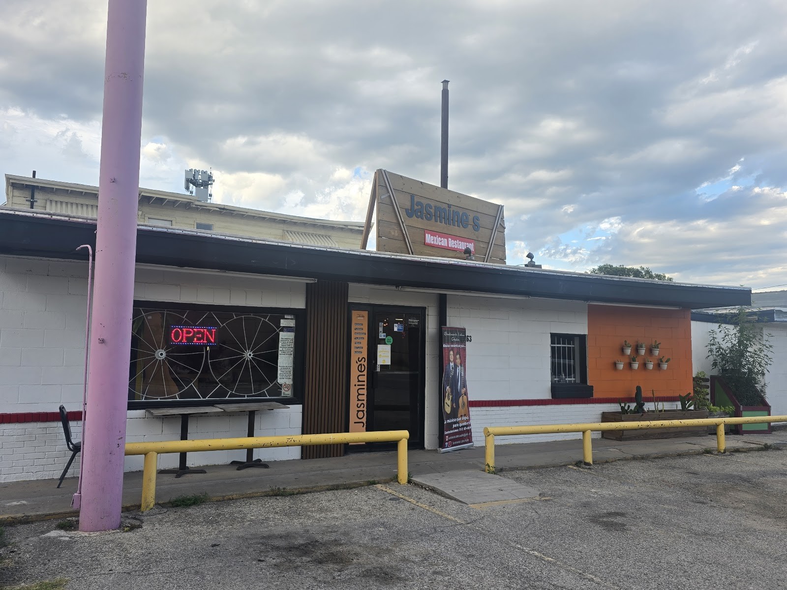 Jasmine's Restaurant: the place