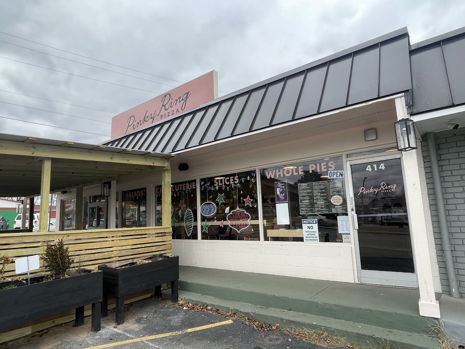 Pinky Ring Pizza: the place