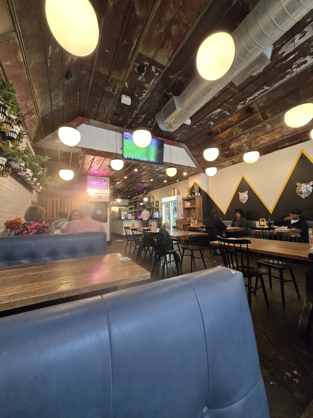 Bareburger Columbus Ave: the place