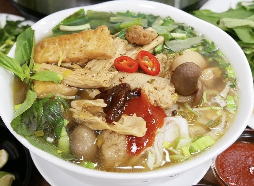 Sen Việt Vegan Restaurant: food & drinks