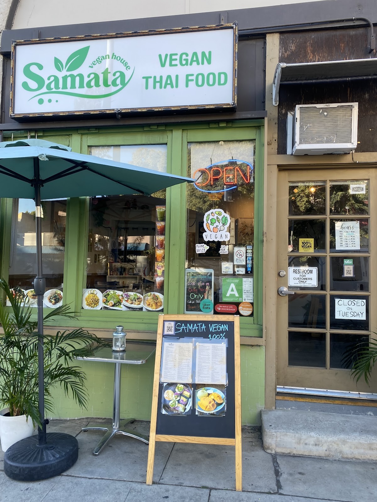 SAMATA THAI VEGAN HOUSE: the place