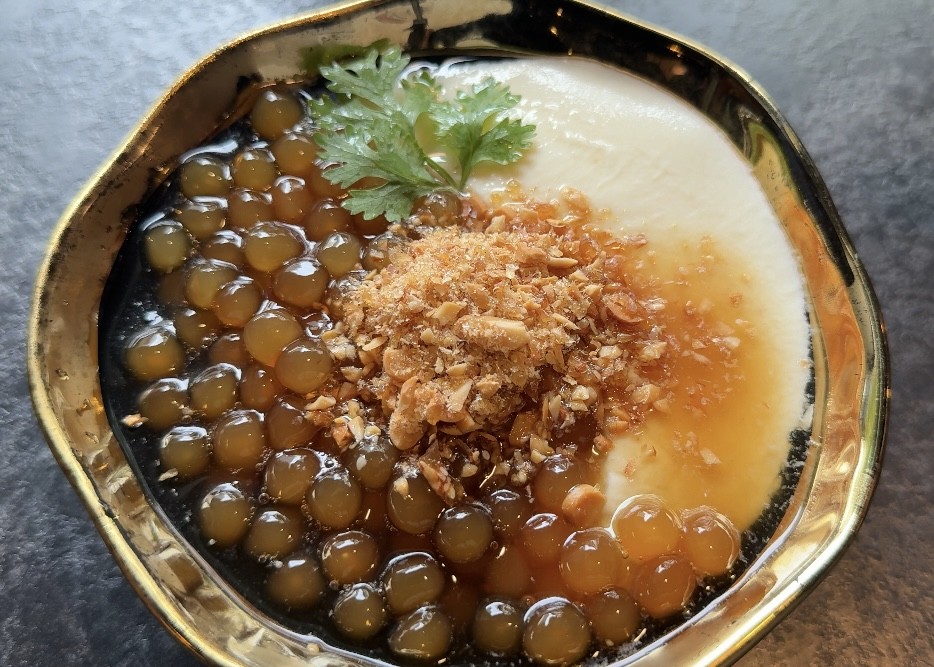 Bai-Shui Tofu Pudding: food & drinks