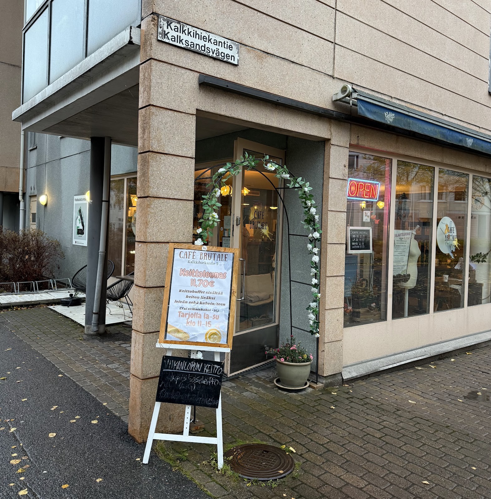 Cafe Brutale: the place