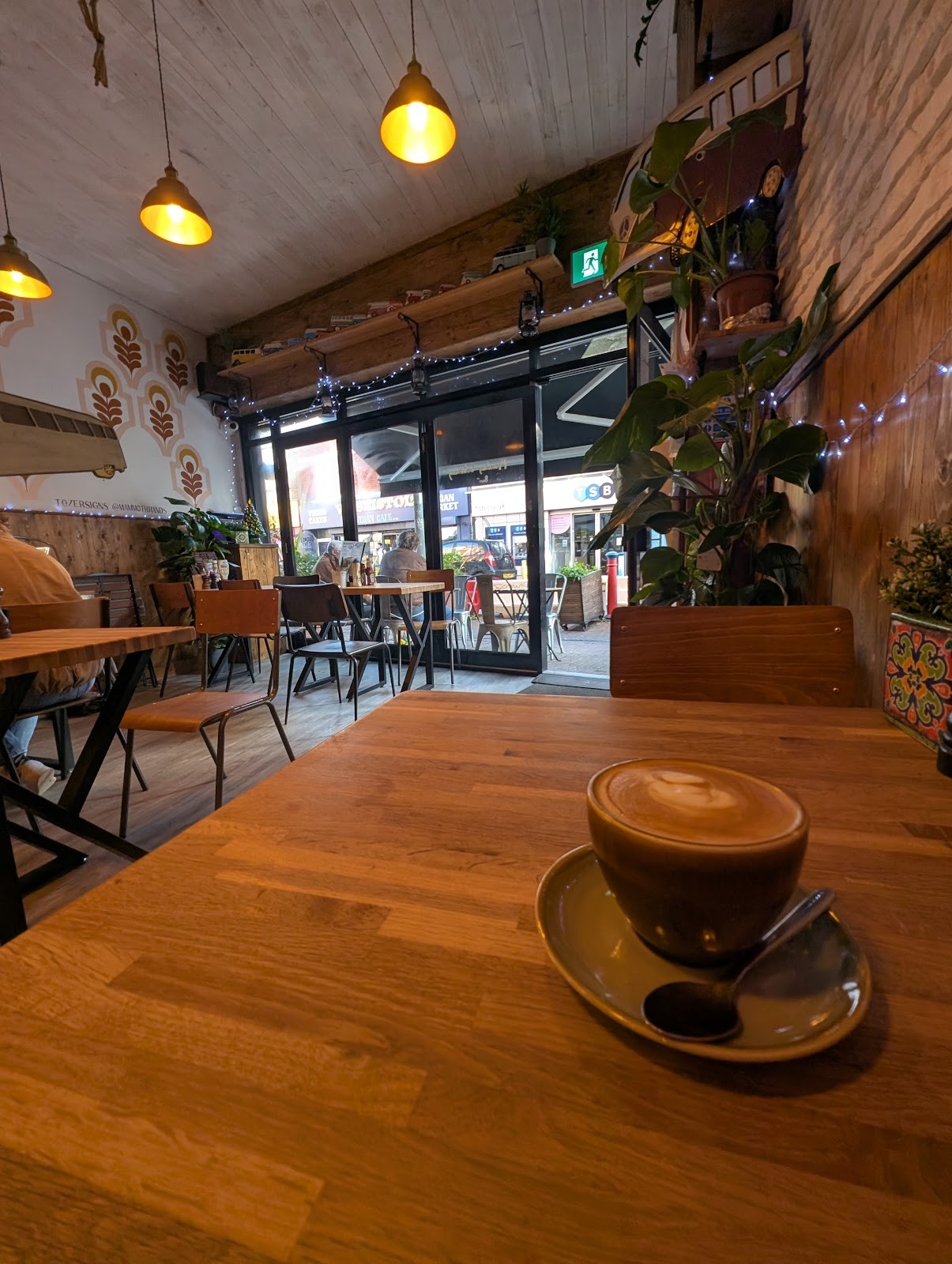 Hippie Flower Café: the place