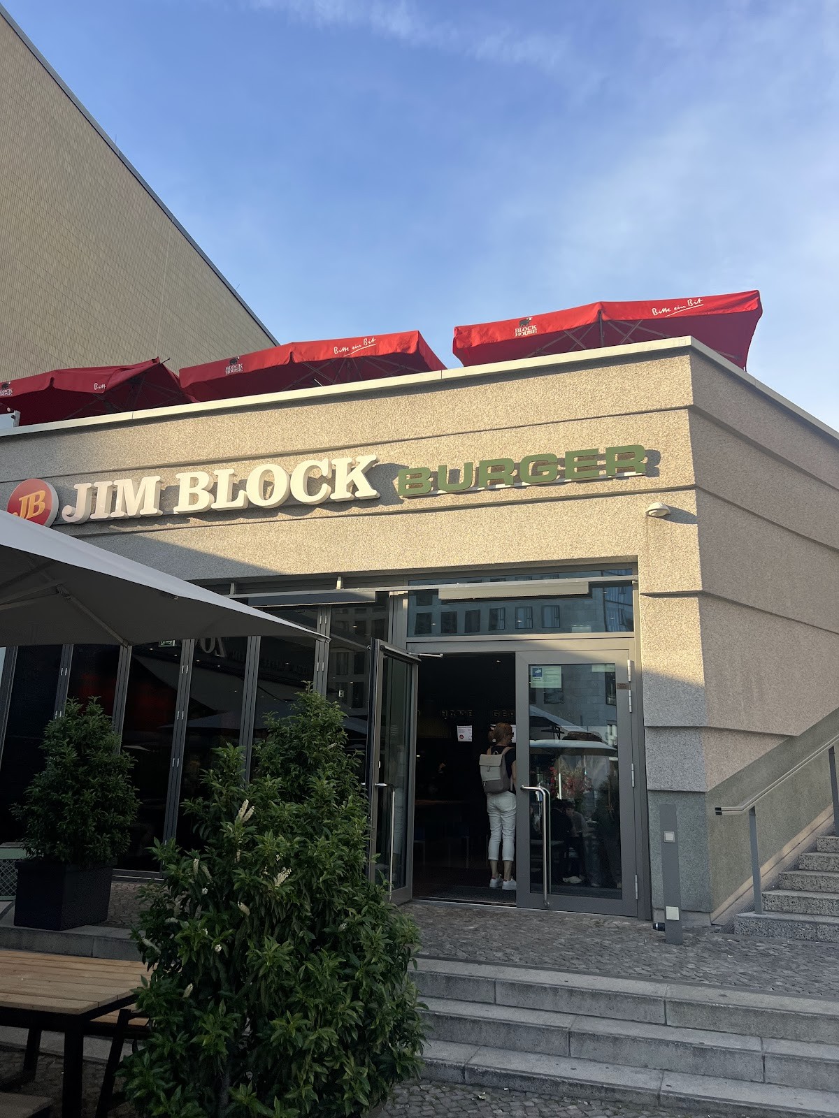 Jim Block Burgers: the place