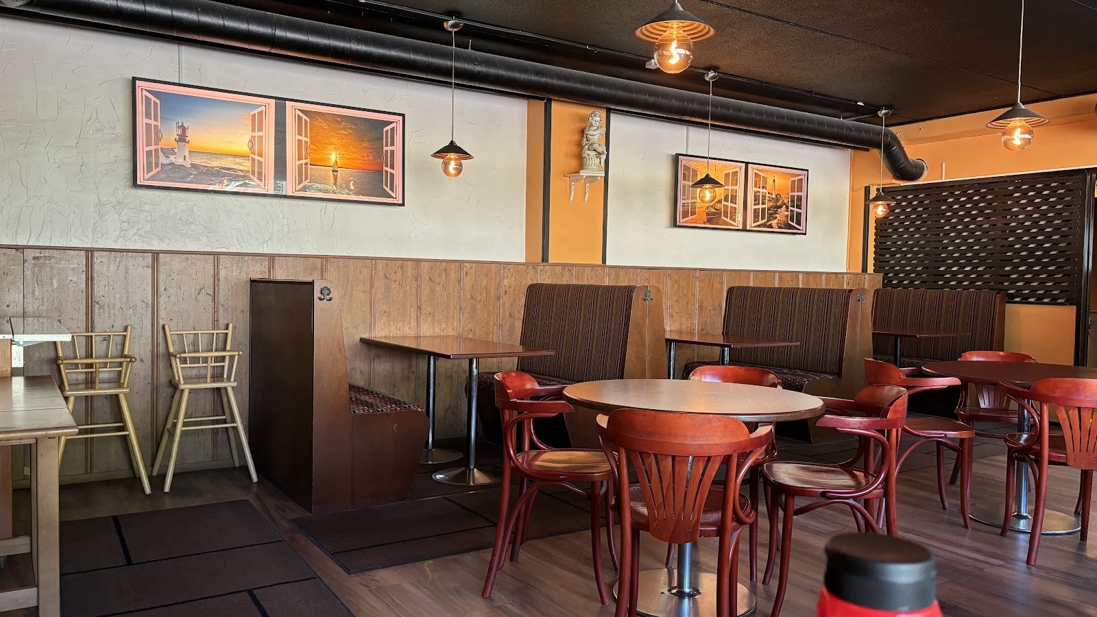 Ravintola Tupla Ässä: the place