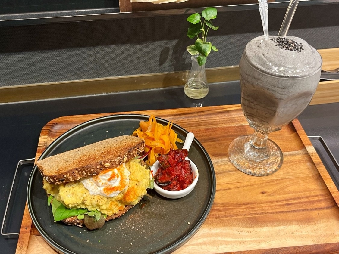 Cafe Anthrop: food & drinks